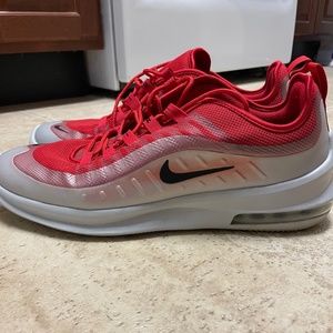Nike Air Max Axis - men sz 12